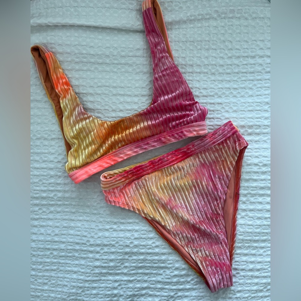 Dippin’ Daisy’s Ultra Bottom and Festival Top in Burn Tie-Dye